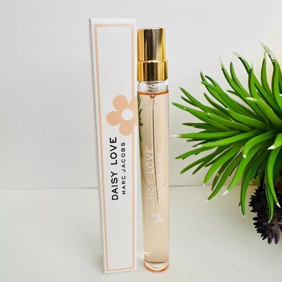 Marc Jacobs Daisy Love Eau de Toilette Travel Spray 10ml - New - Picture 16 of 17